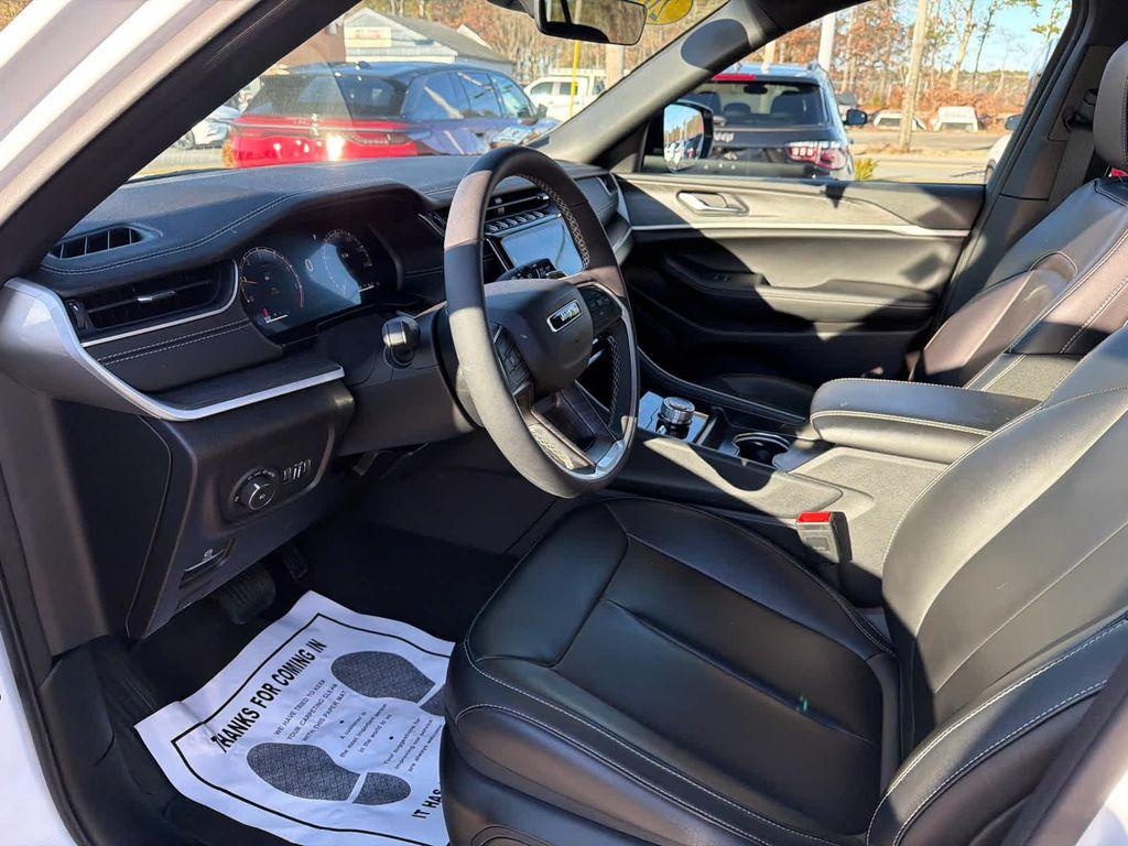 used 2025 Jeep Grand Cherokee car, priced at $41,975