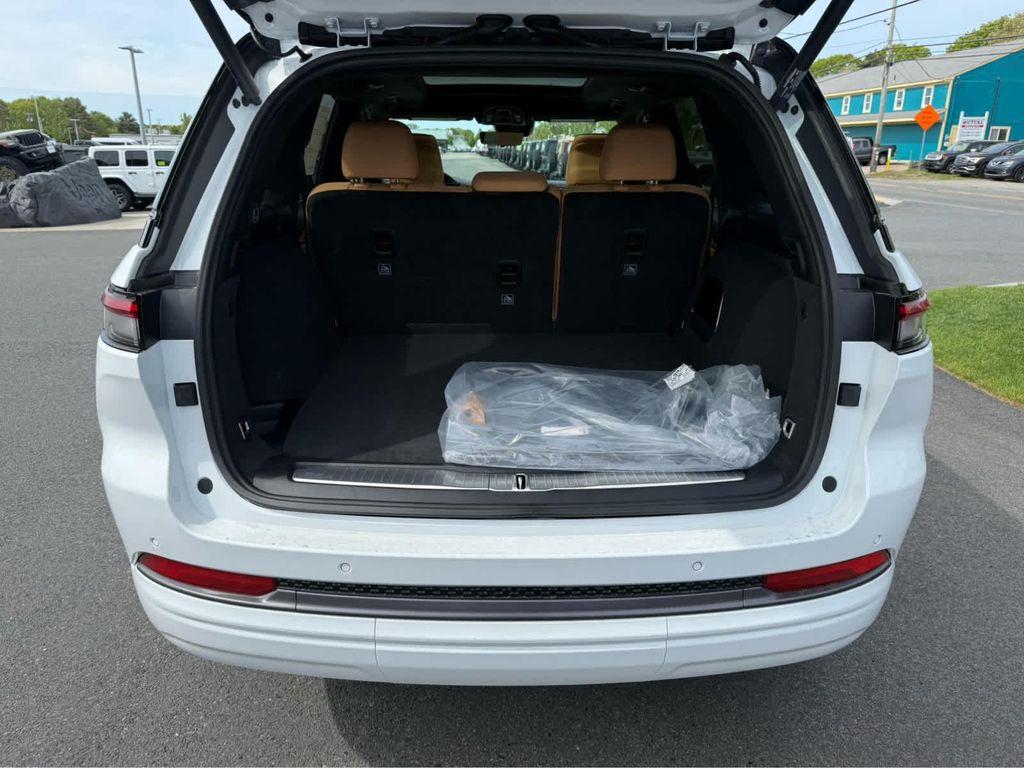 new 2026 Jeep Grand Cherokee car, priced at $60,188