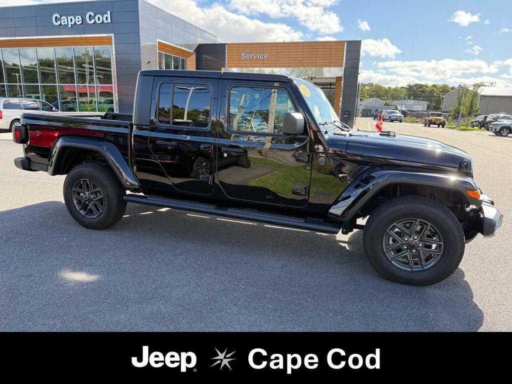 used 2025 Jeep Gladiator car, priced at $38,975