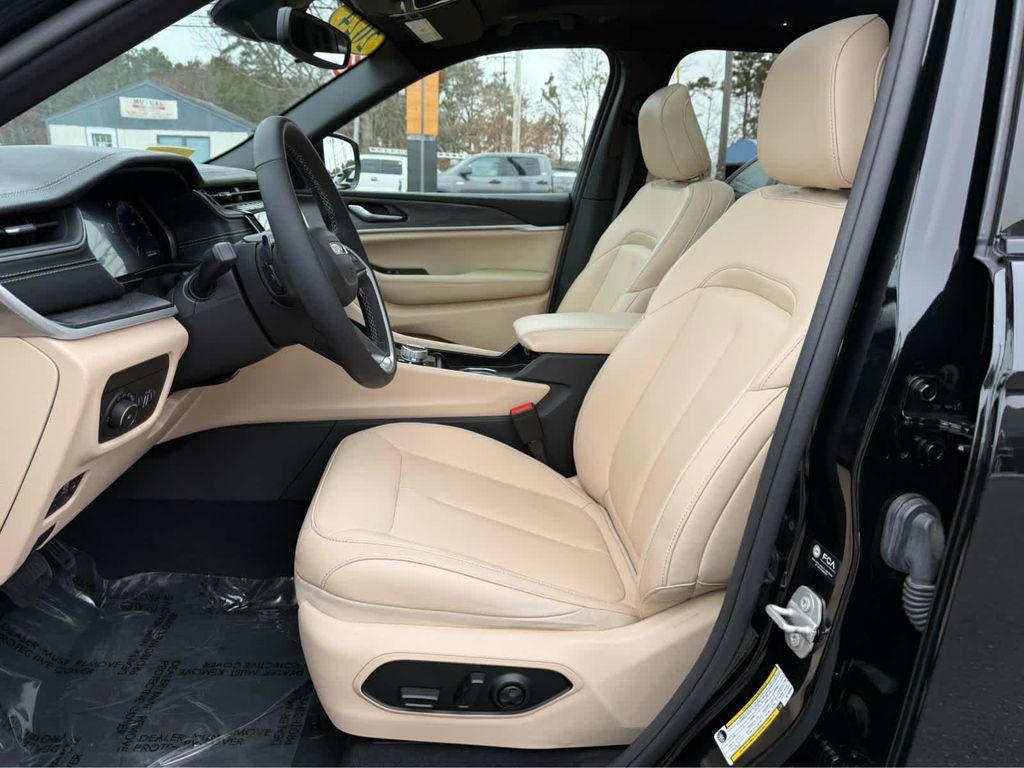 used 2024 Jeep Grand Cherokee car, priced at $36,575