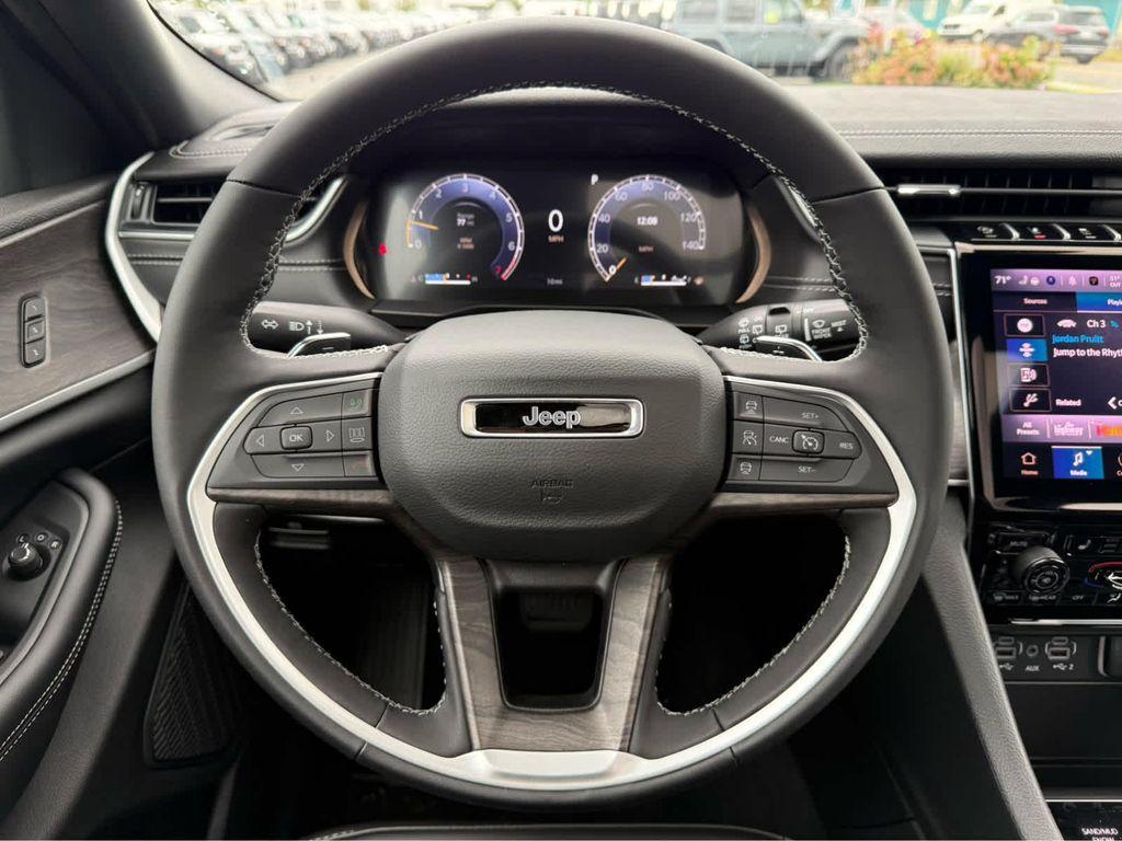 new 2025 Jeep Grand Cherokee car, priced at $48,250