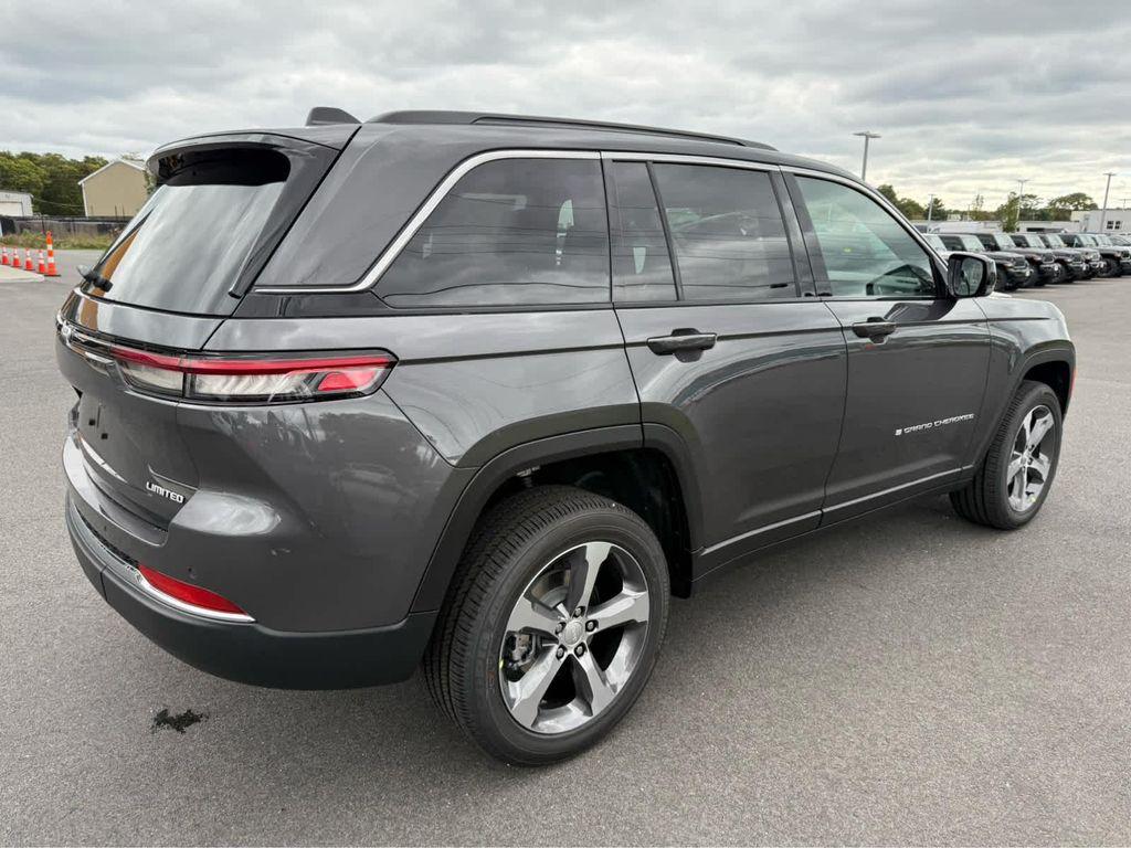 new 2025 Jeep Grand Cherokee car, priced at $48,250