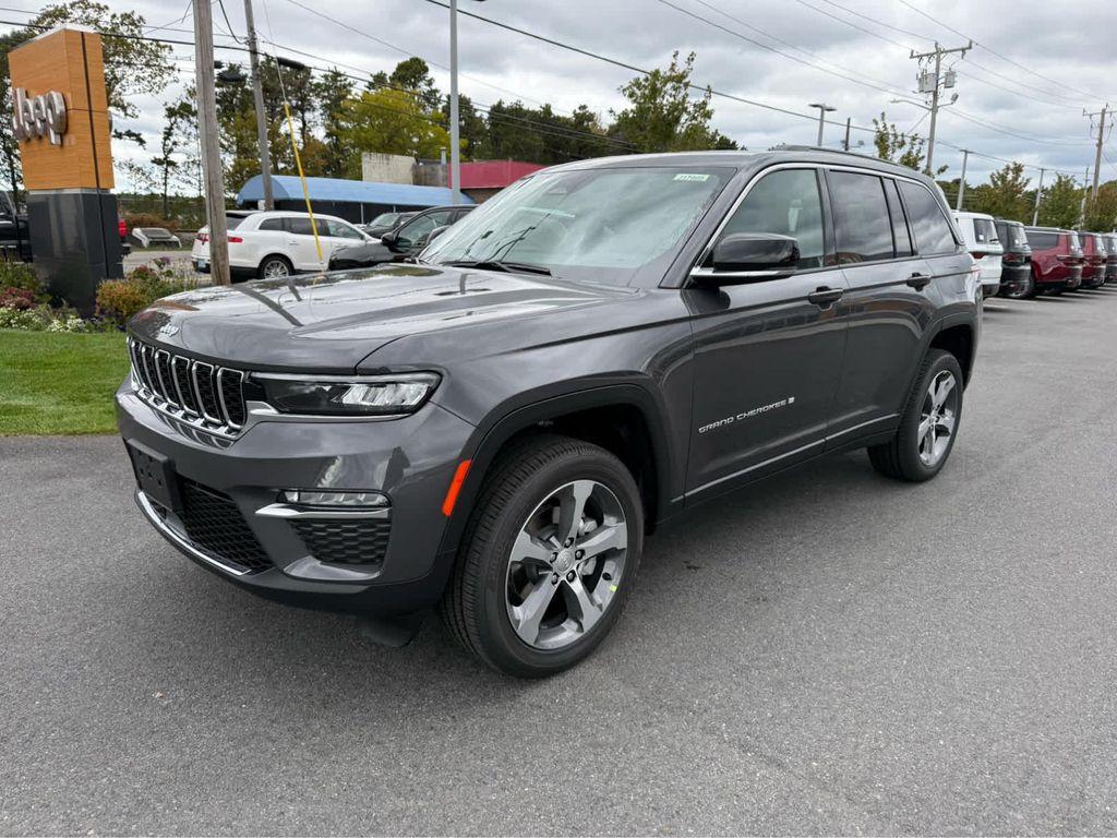 new 2025 Jeep Grand Cherokee car, priced at $48,250