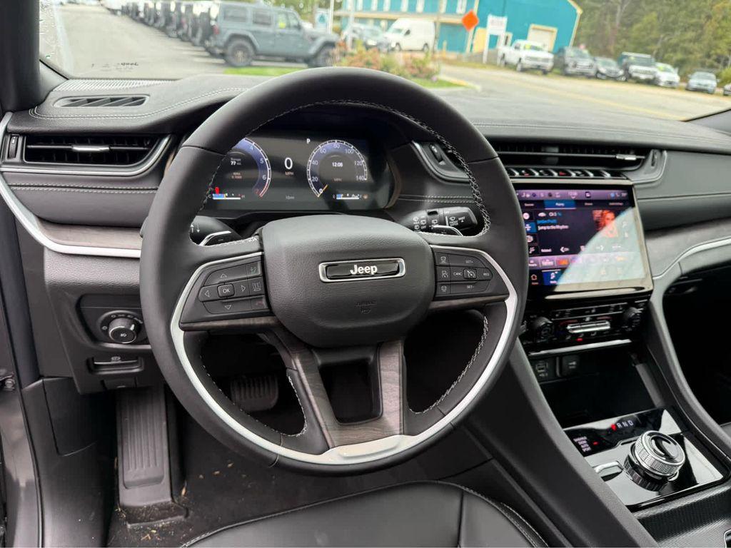 new 2025 Jeep Grand Cherokee car, priced at $48,250