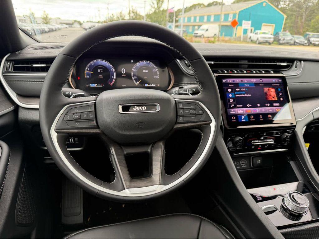 new 2025 Jeep Grand Cherokee car, priced at $48,250