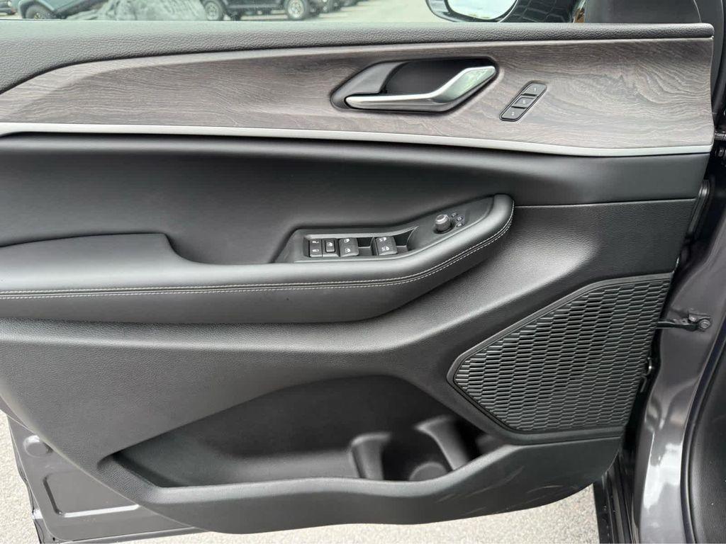 new 2025 Jeep Grand Cherokee car, priced at $48,250