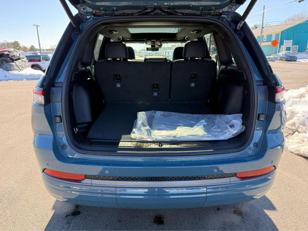 new 2026 Jeep Grand Cherokee car, priced at $51,500