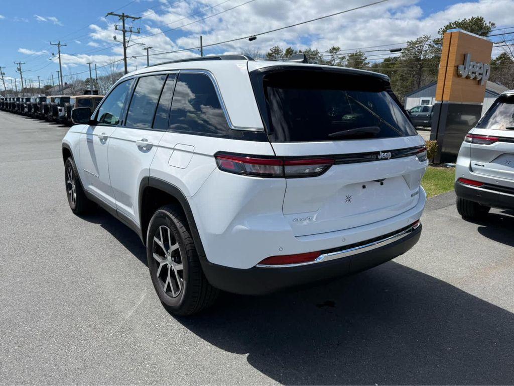 new 2025 Jeep Grand Cherokee car, priced at $44,254