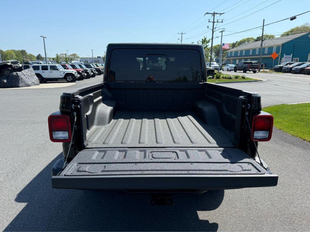 new 2026 Jeep Gladiator car, priced at $52,389
