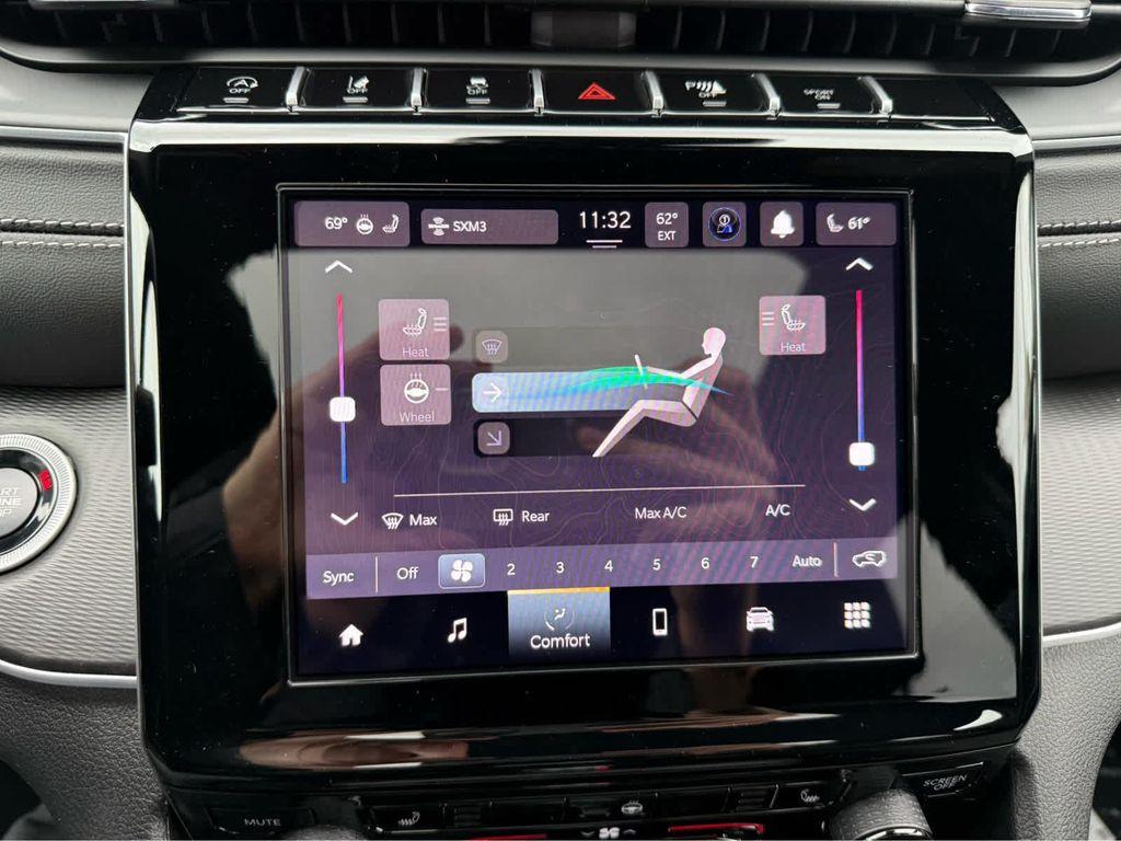 new 2025 Jeep Grand Cherokee car, priced at $42,250