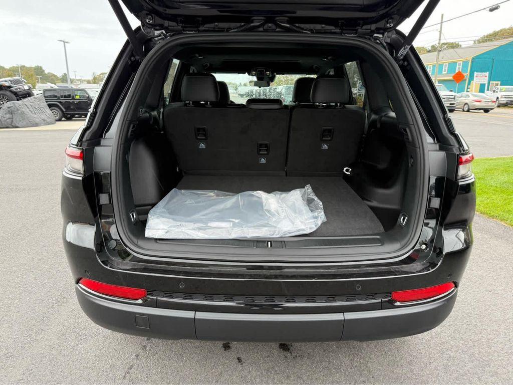 new 2025 Jeep Grand Cherokee car, priced at $42,250