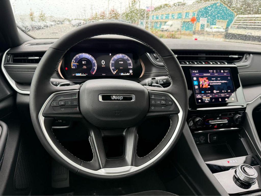 new 2025 Jeep Grand Cherokee car, priced at $42,250