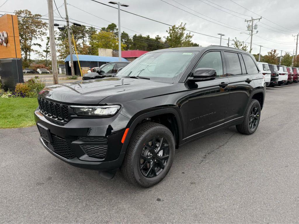 new 2025 Jeep Grand Cherokee car, priced at $42,250