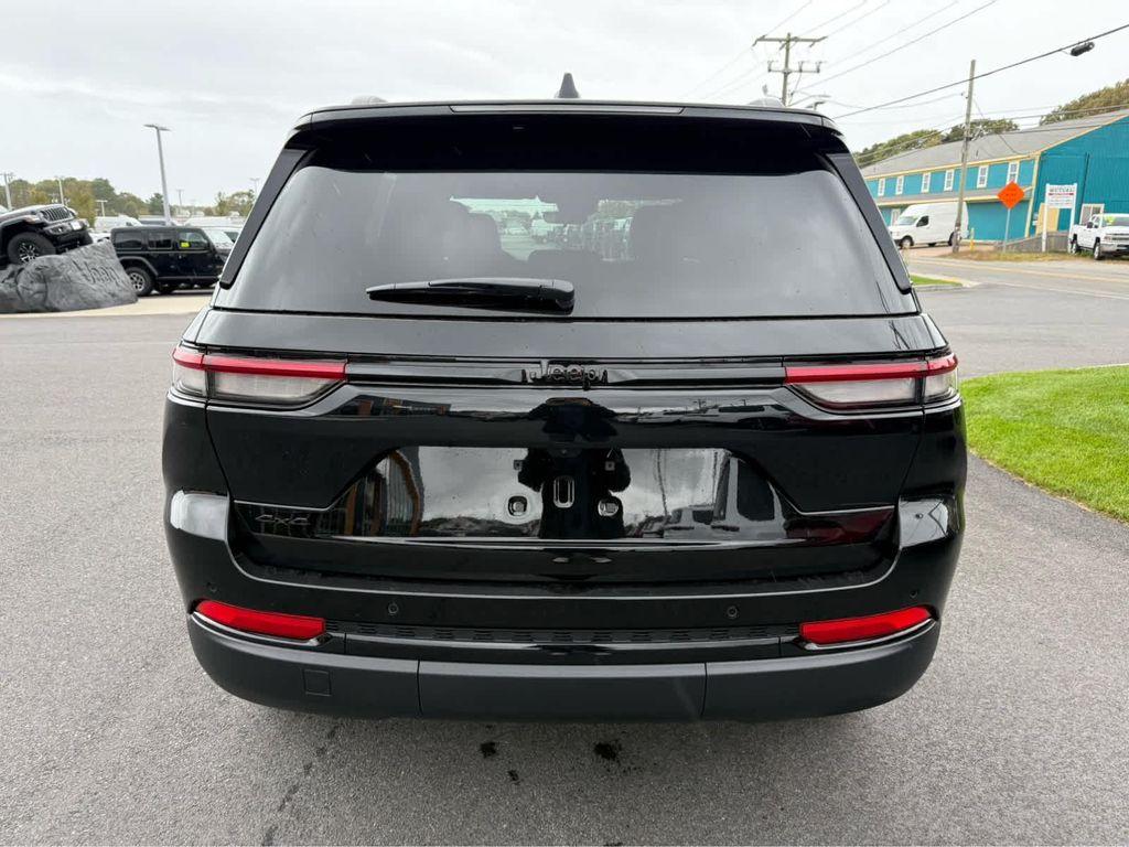 new 2025 Jeep Grand Cherokee car, priced at $42,250