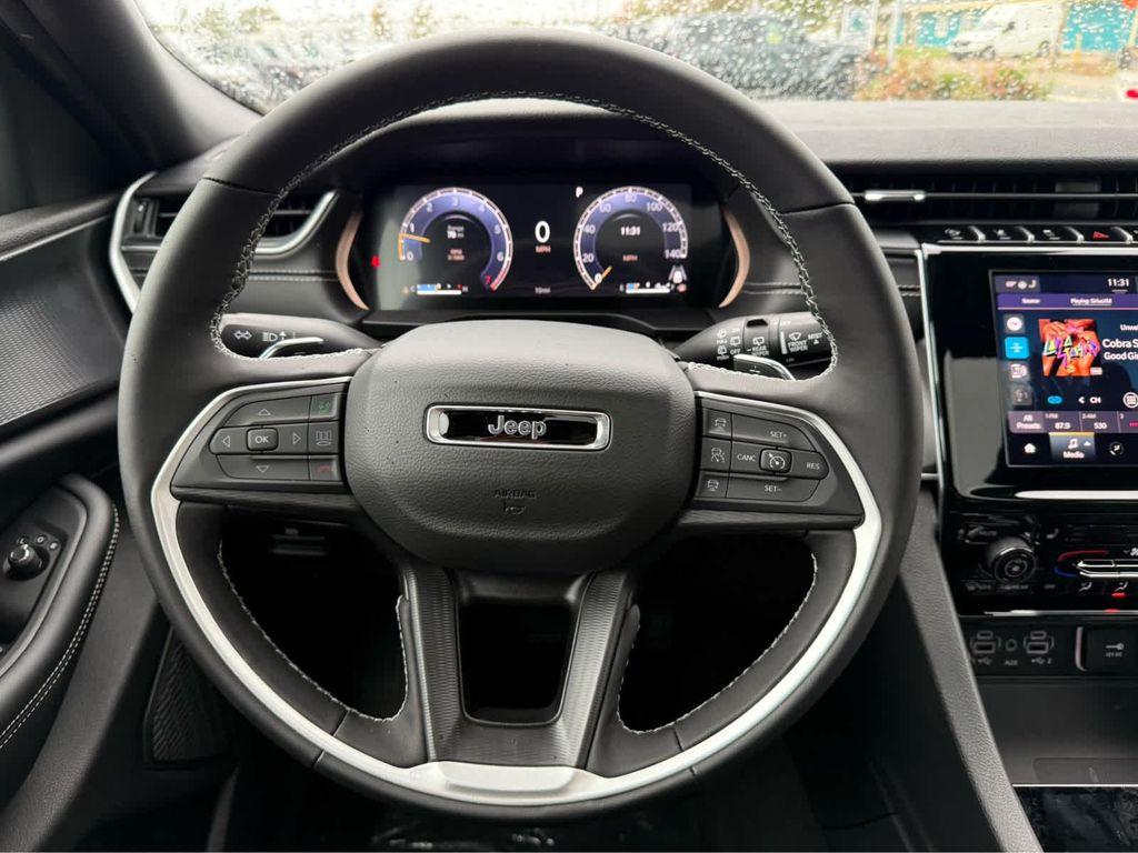 new 2025 Jeep Grand Cherokee car, priced at $42,250