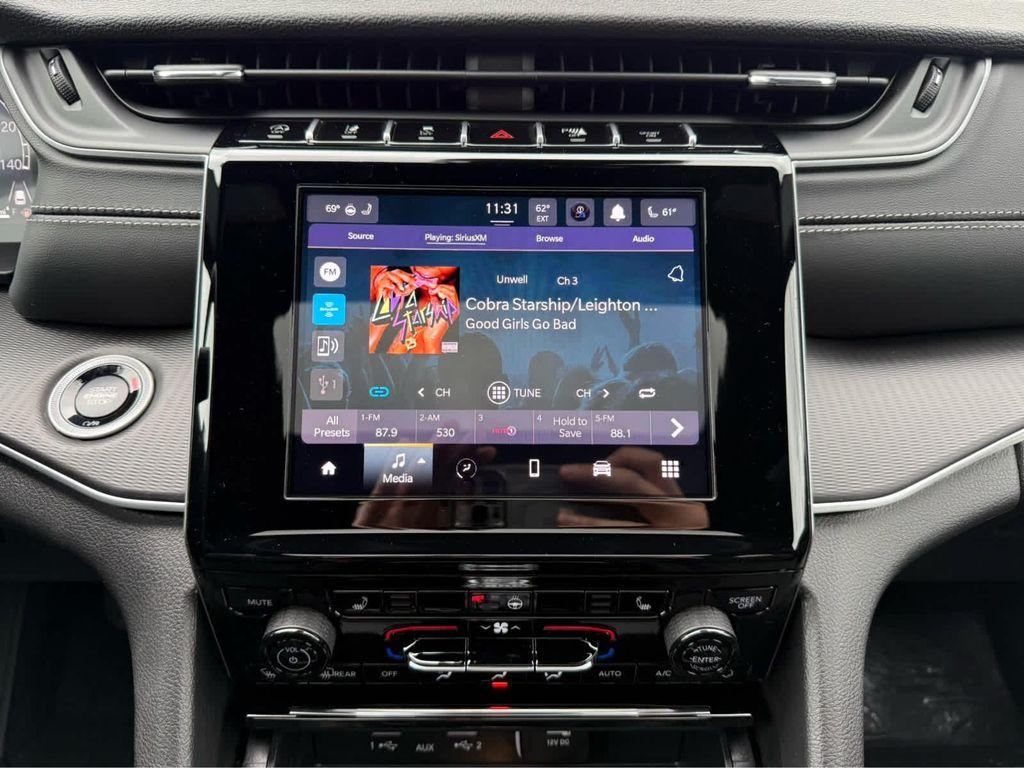 new 2025 Jeep Grand Cherokee car, priced at $42,250