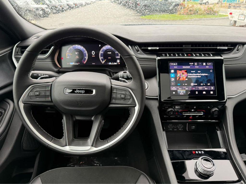 new 2025 Jeep Grand Cherokee car, priced at $42,250