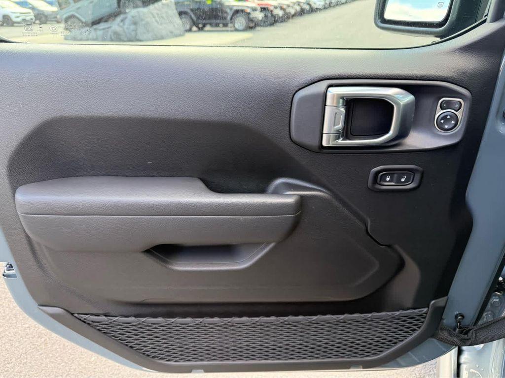 new 2026 Jeep Wrangler car, priced at $47,121