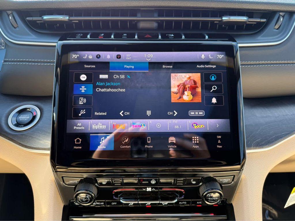 new 2025 Jeep Grand Cherokee car, priced at $48,450