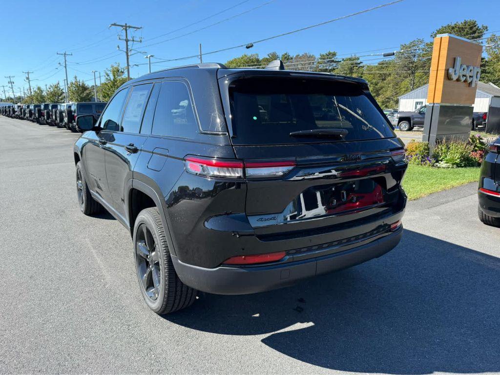 new 2025 Jeep Grand Cherokee car, priced at $43,750