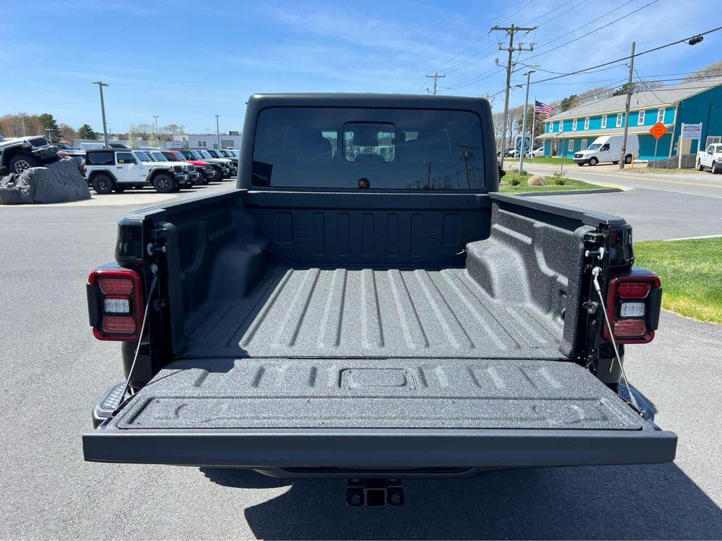 new 2025 Jeep Gladiator car, priced at $43,750