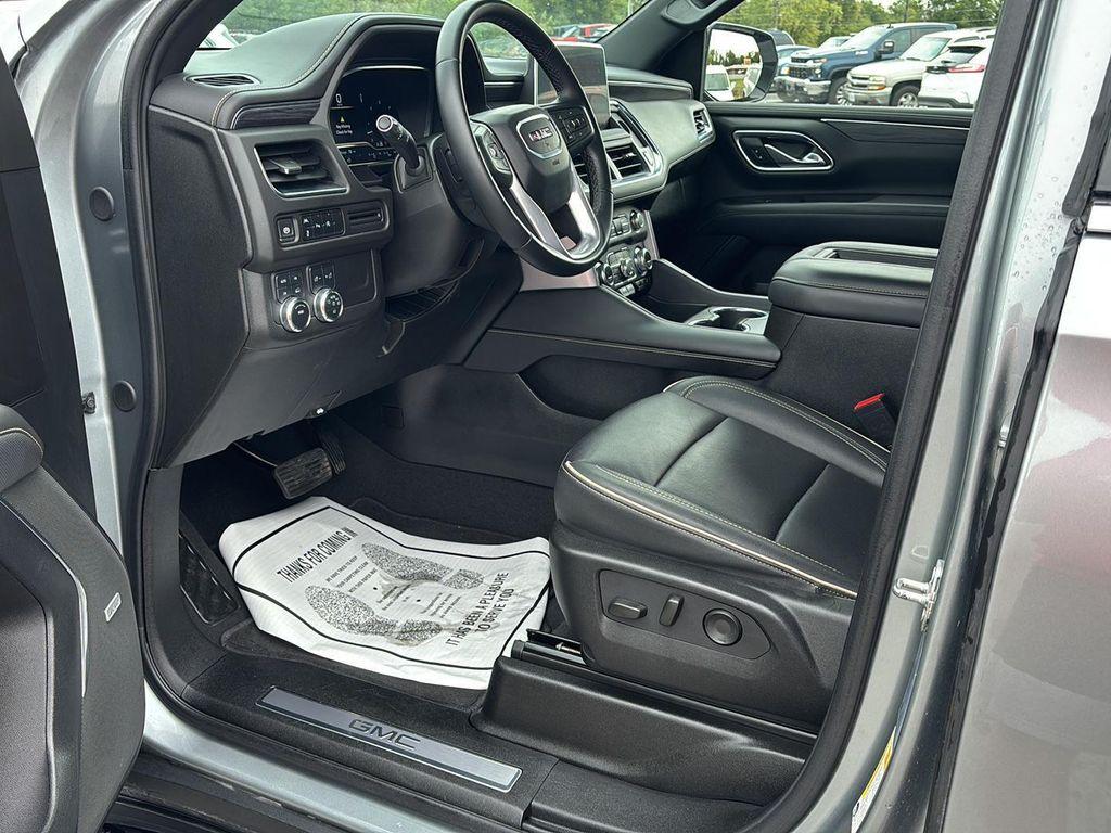 used 2024 GMC Yukon car, priced at $53,895