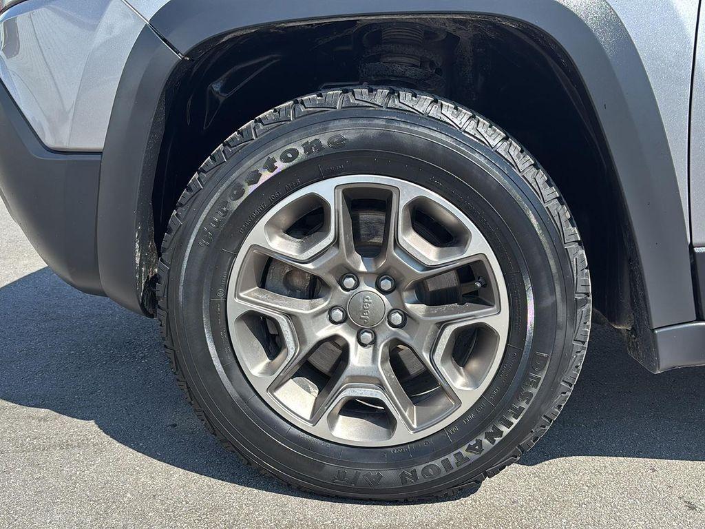 used 2020 Jeep Cherokee car, priced at $17,095