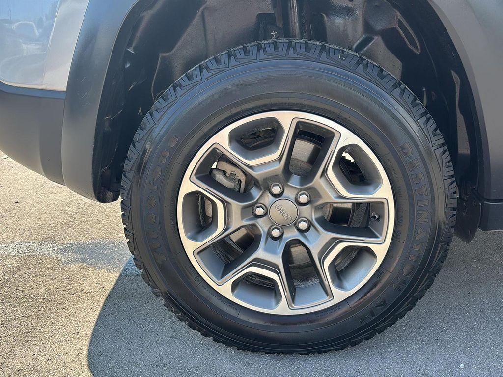 used 2020 Jeep Cherokee car, priced at $17,095