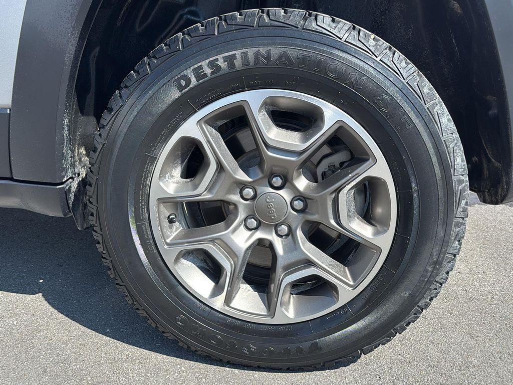 used 2020 Jeep Cherokee car, priced at $17,095