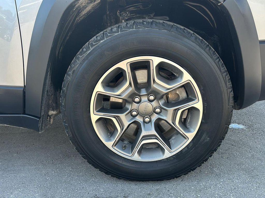 used 2020 Jeep Cherokee car, priced at $17,095