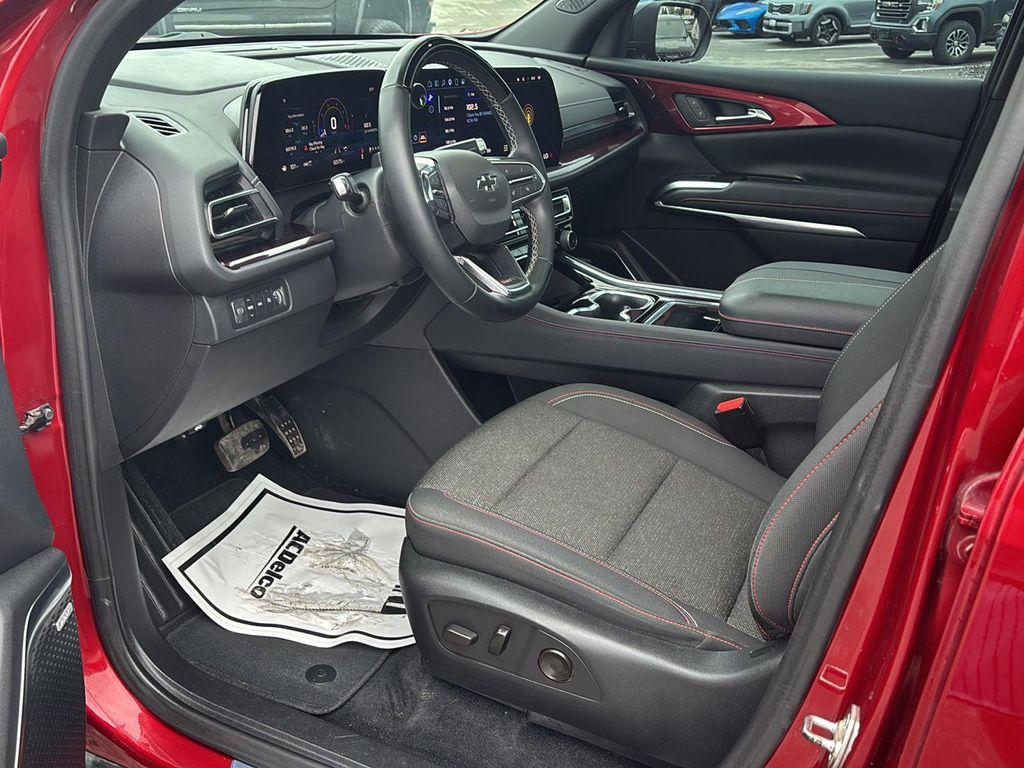 used 2024 Chevrolet Traverse car, priced at $41,947