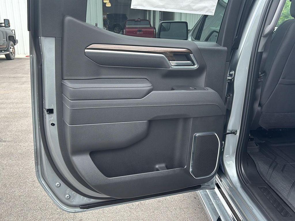 new 2025 Chevrolet Silverado 1500 car, priced at $46,300