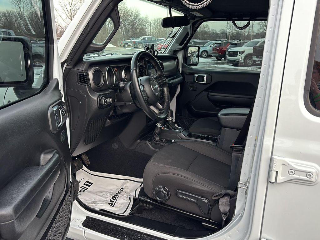 used 2022 Jeep Gladiator car, priced at $30,382