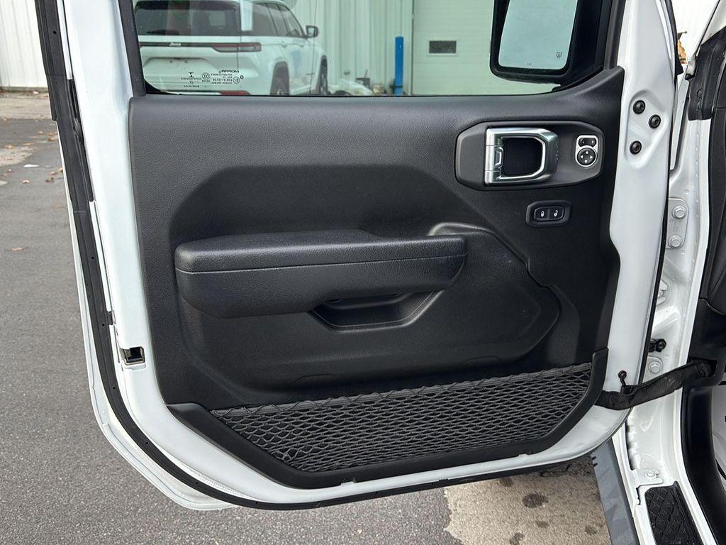 used 2022 Jeep Gladiator car, priced at $30,382