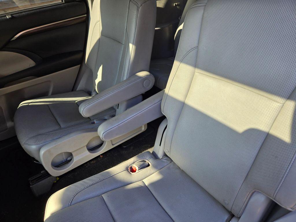 used 2014 Toyota Highlander car, priced at $10,998