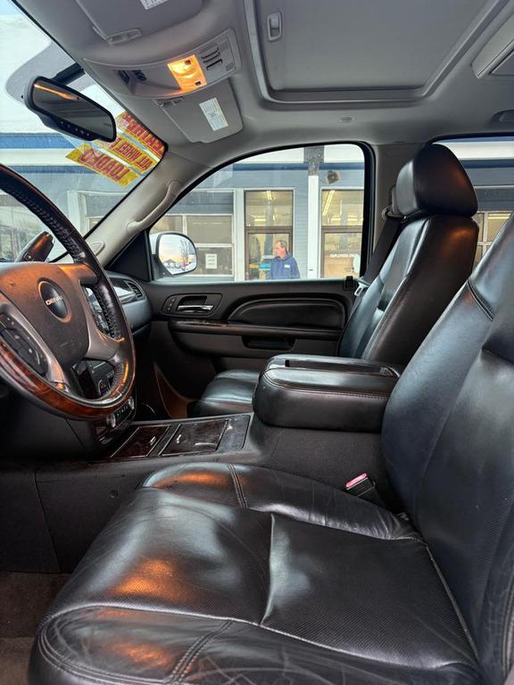 used 2011 GMC Yukon car, priced at $7,000