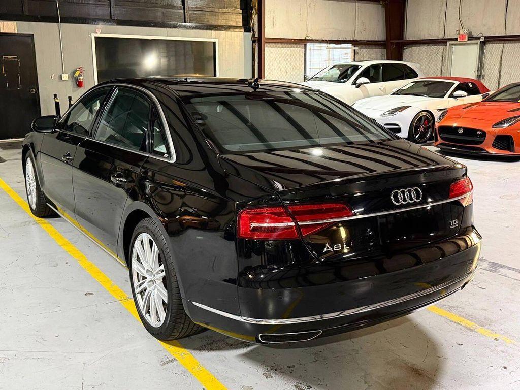 Audi A8 view 24