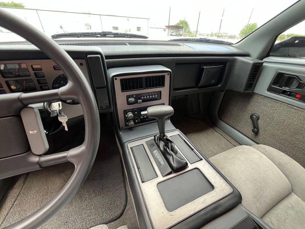 1987 White Pontiac Fiero