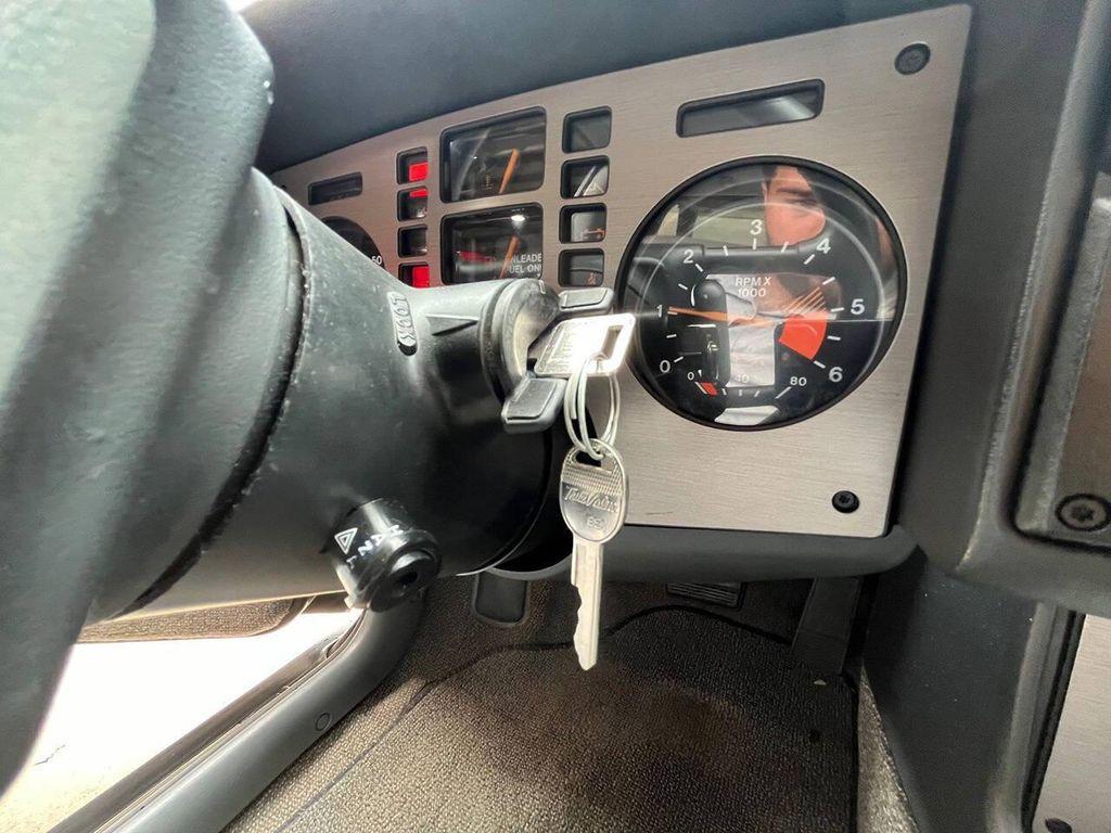 1987 White Pontiac Fiero
