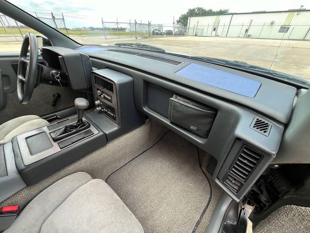 1987 White Pontiac Fiero