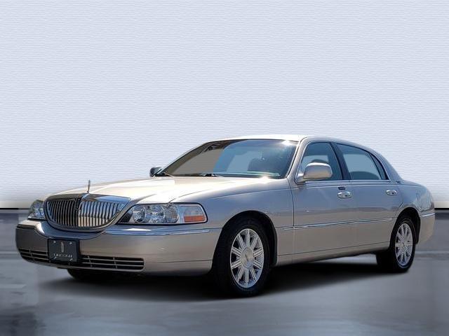 used 2010 Lincoln Town Car car, priced at $9,888