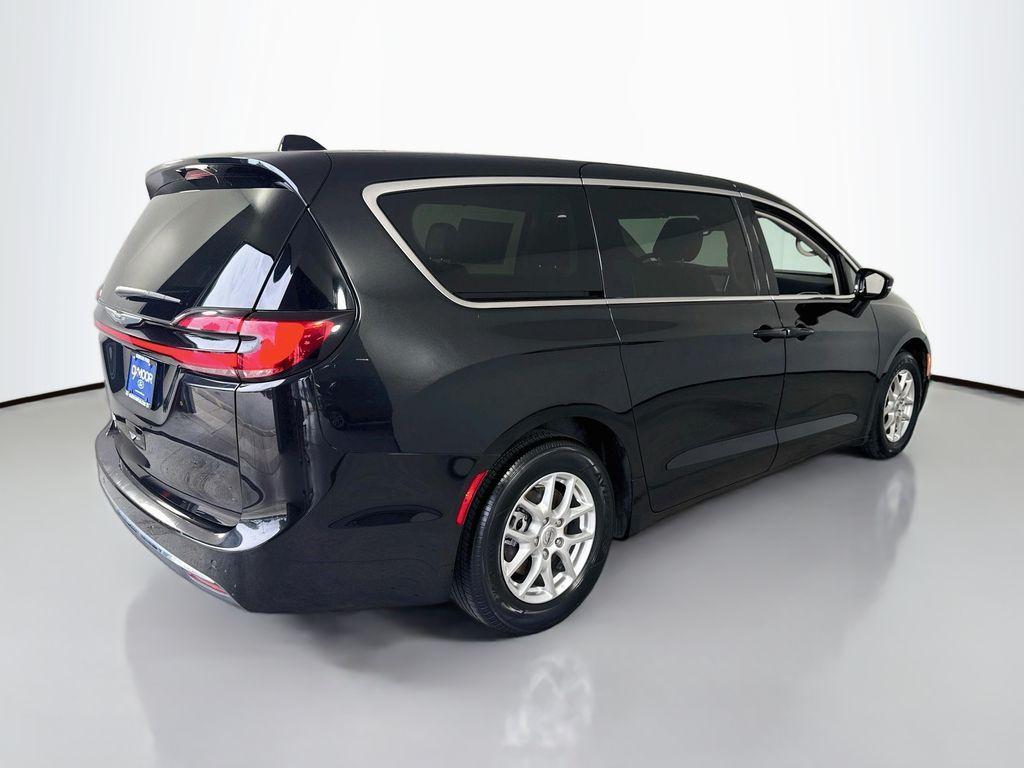 used 2024 Chrysler Pacifica car, priced at $26,250