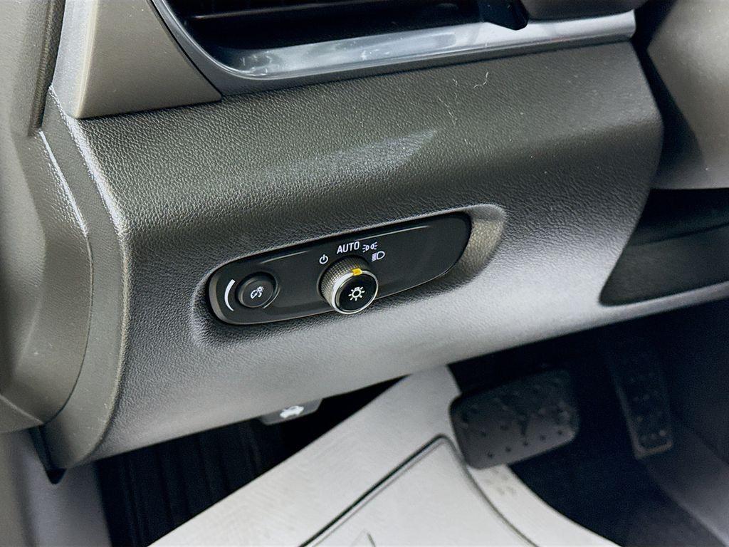 used 2022 Chevrolet Traverse car, priced at $22,987