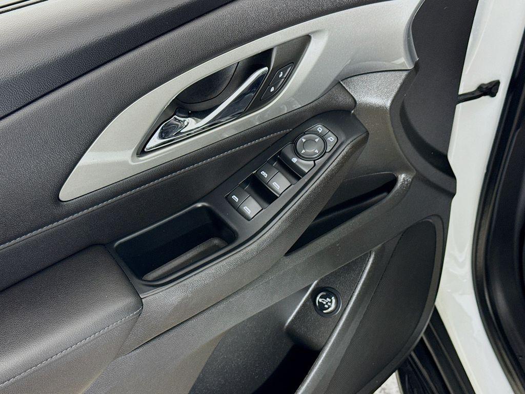 used 2022 Chevrolet Traverse car, priced at $22,987