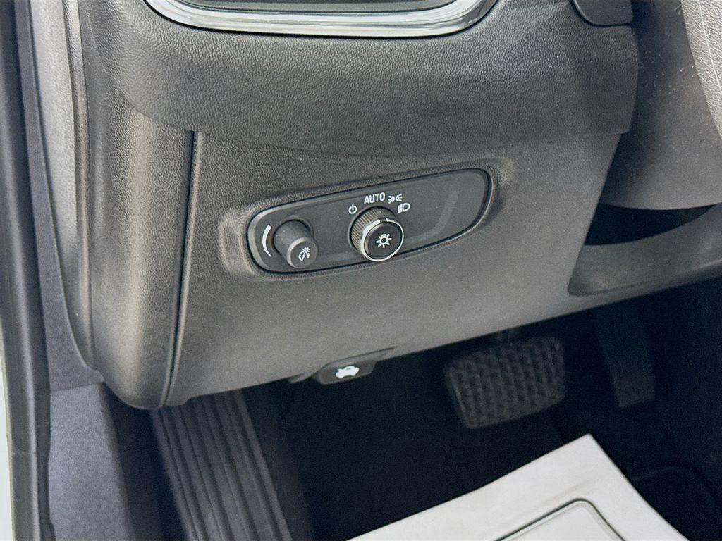 used 2022 Chevrolet Equinox car, priced at $19,250