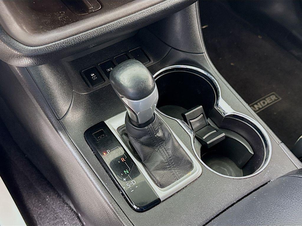 used 2015 Toyota Highlander car, priced at $13,998