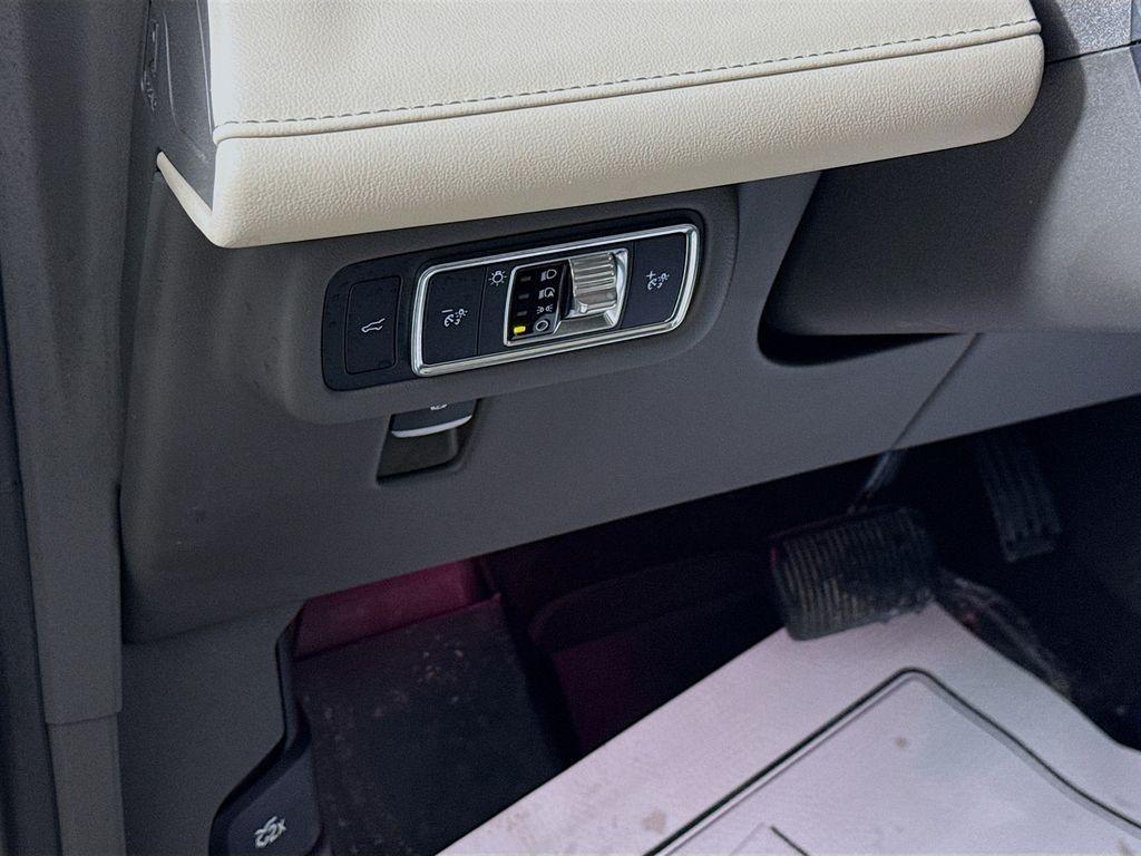 used 2024 Lincoln Nautilus car, priced at $41,391