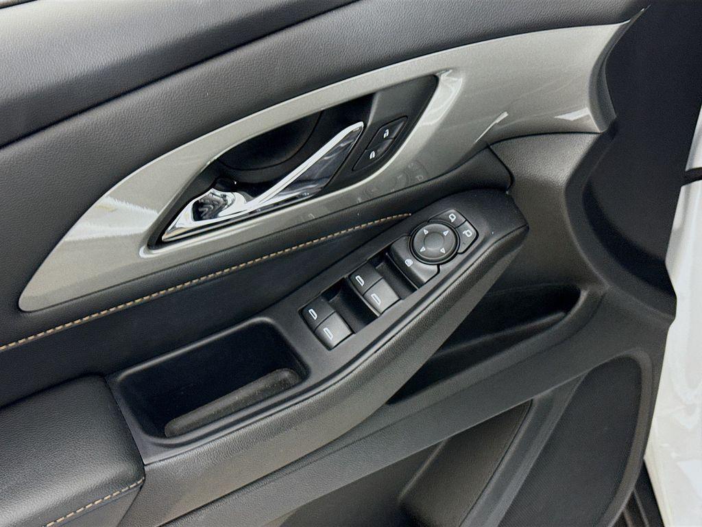 used 2021 Chevrolet Traverse car, priced at $20,000