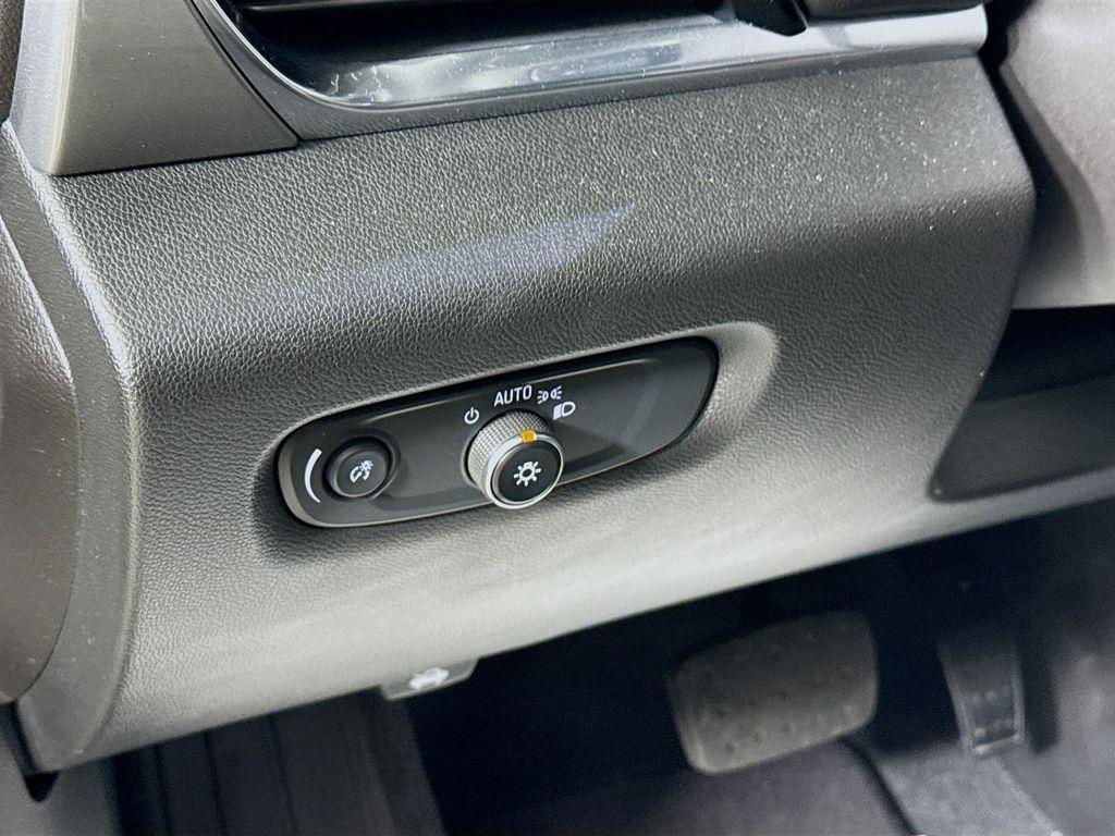 used 2021 Chevrolet Traverse car, priced at $20,000