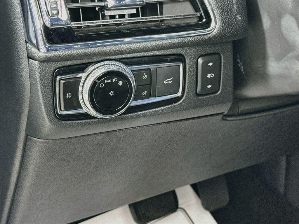 used 2020 Lincoln Navigator car, priced at $33,500
